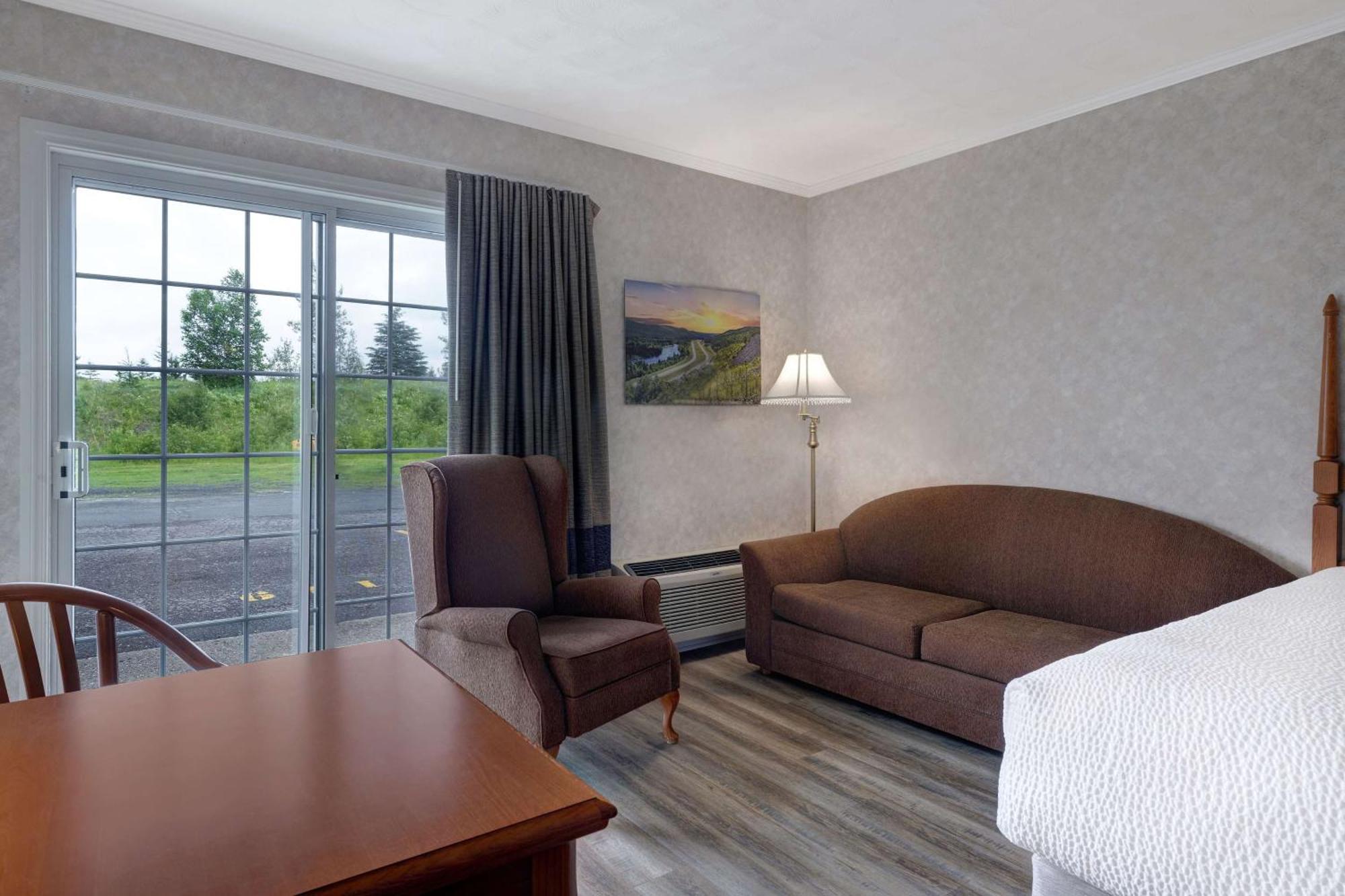 Days Inn By Wyndham Edmundston Buitenkant foto