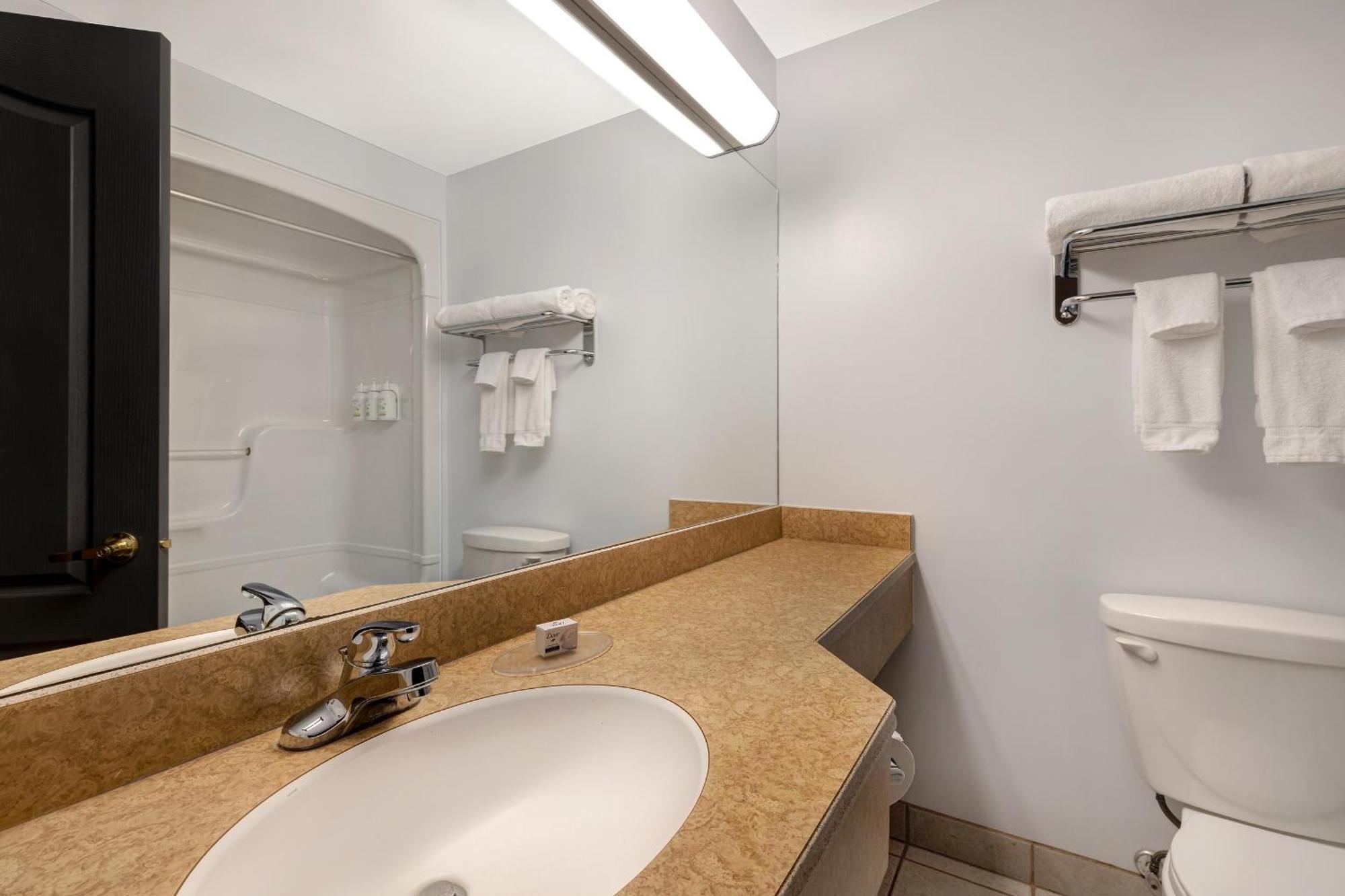 Days Inn By Wyndham Edmundston Buitenkant foto