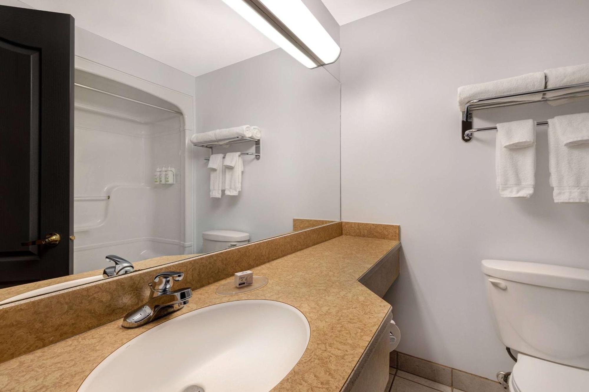 Days Inn By Wyndham Edmundston Buitenkant foto