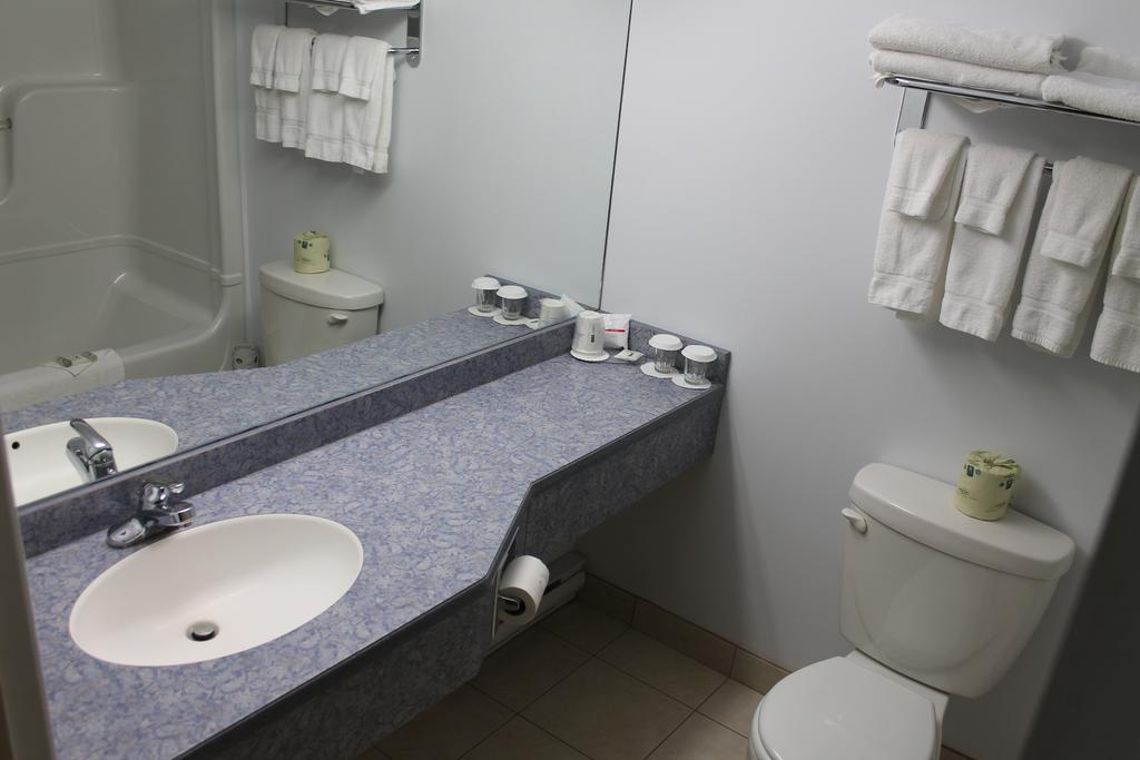 Days Inn By Wyndham Edmundston Buitenkant foto